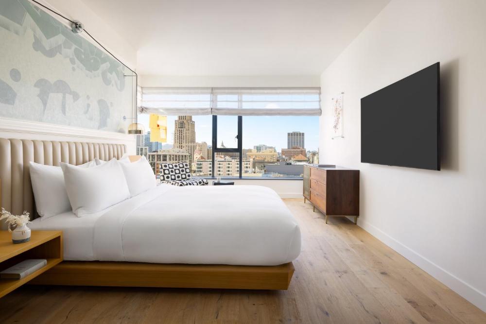 One-Bedroom Signature King Suite interior
