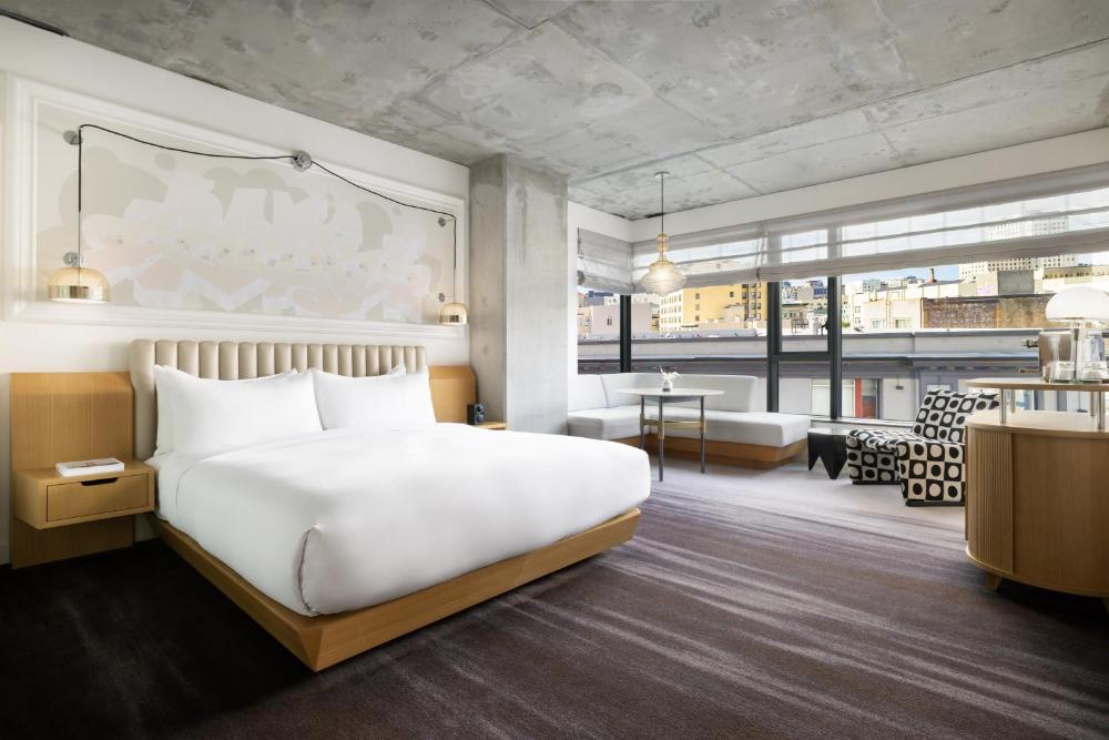 Corner King Room interior